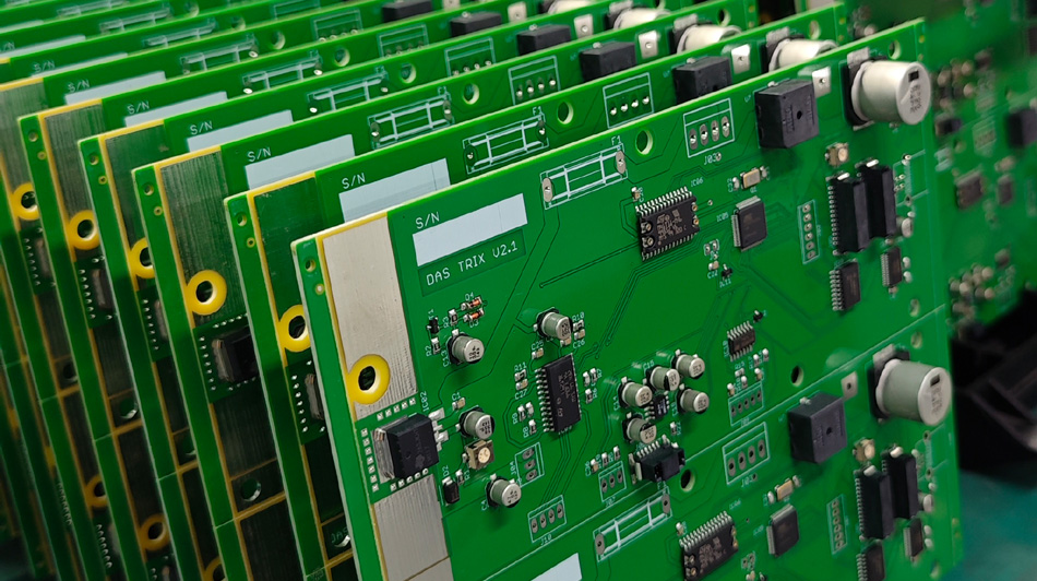 Analyse globaler PCBA-Fabrikkollaborationsmodelle: Herausforderungen und Chancen